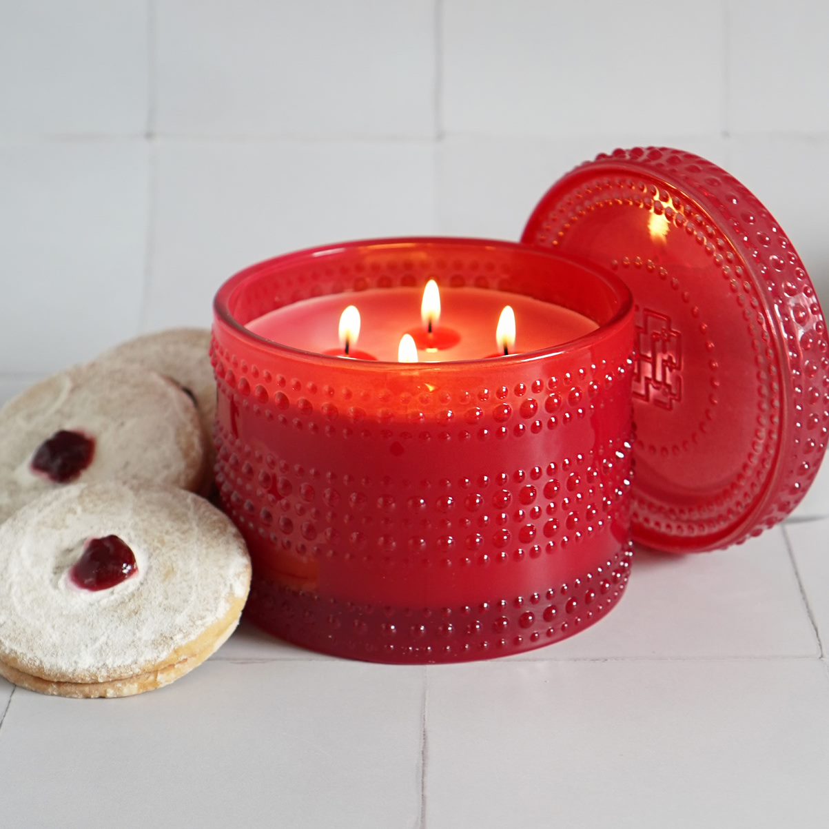 Should you Trim your Candle Wicks? Slatkin + Co.